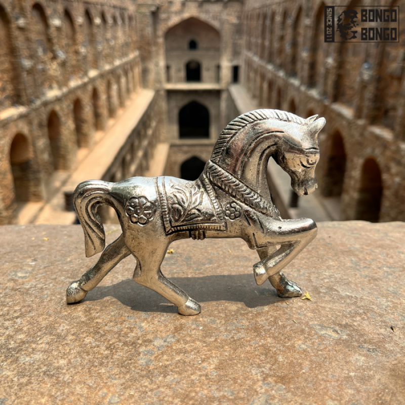 Конь из латуни с гравировкой (15см)