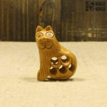 Кошка из орехового дерева #1